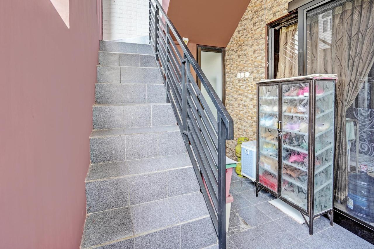 Oyo 92435 Sunlo Cozy Home Family Homestay Syariah Surabaya Ngoại thất bức ảnh