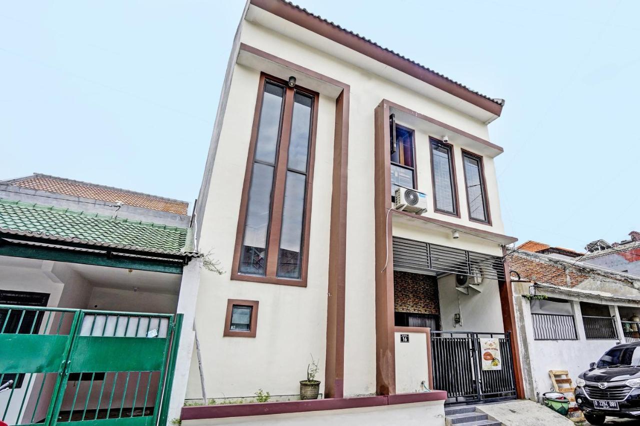 Oyo 92435 Sunlo Cozy Home Family Homestay Syariah Surabaya Ngoại thất bức ảnh